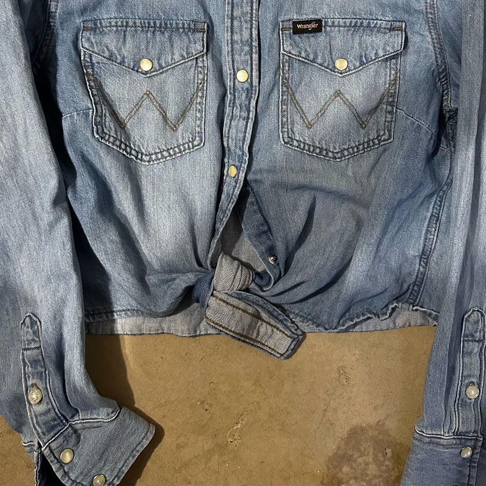 Wrangler Light Blue Denim Western Knot-Front Shirt - Picture 4 of 5